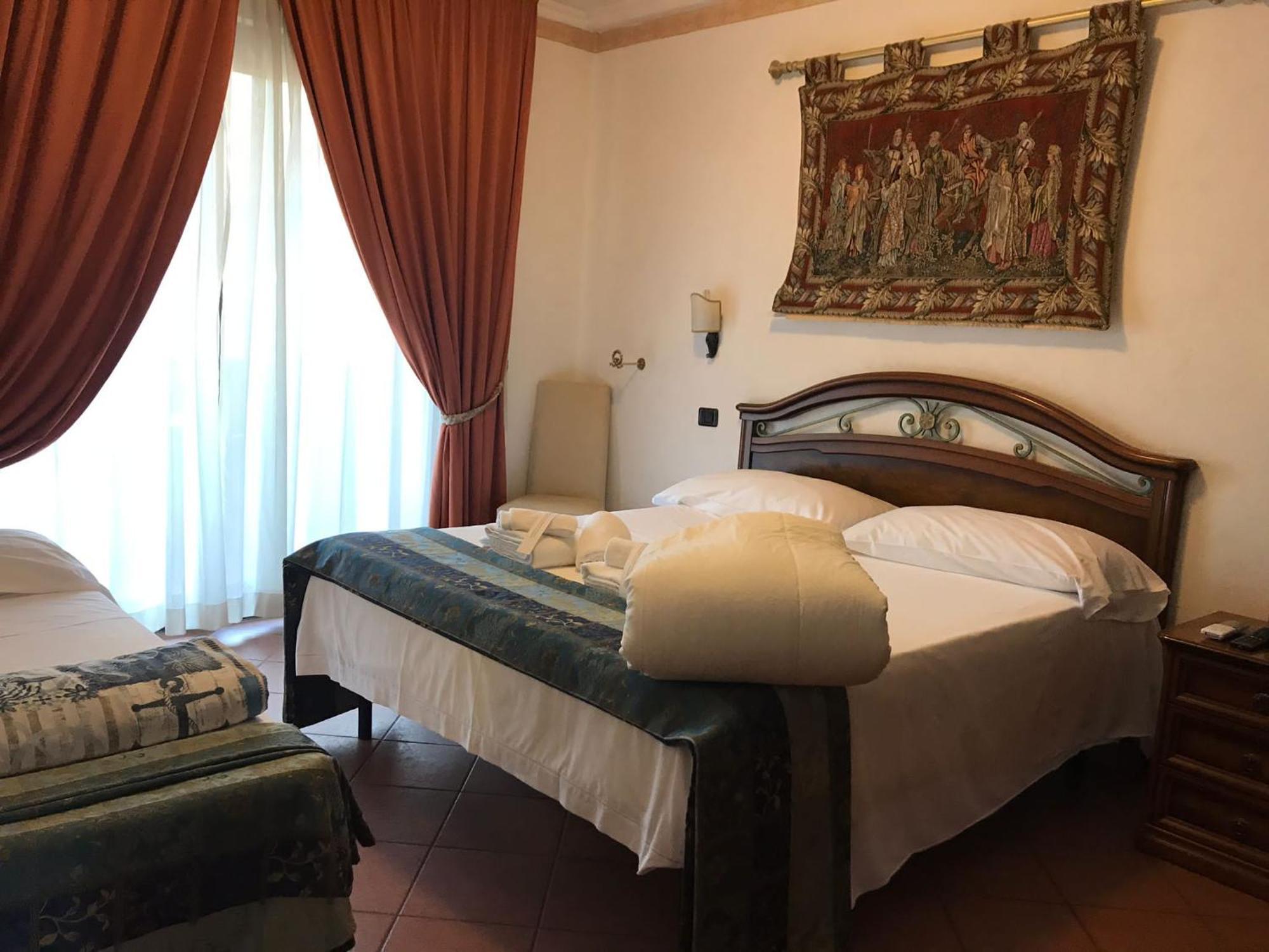 Euro House Inn Airport Фиумичино Екстериор снимка