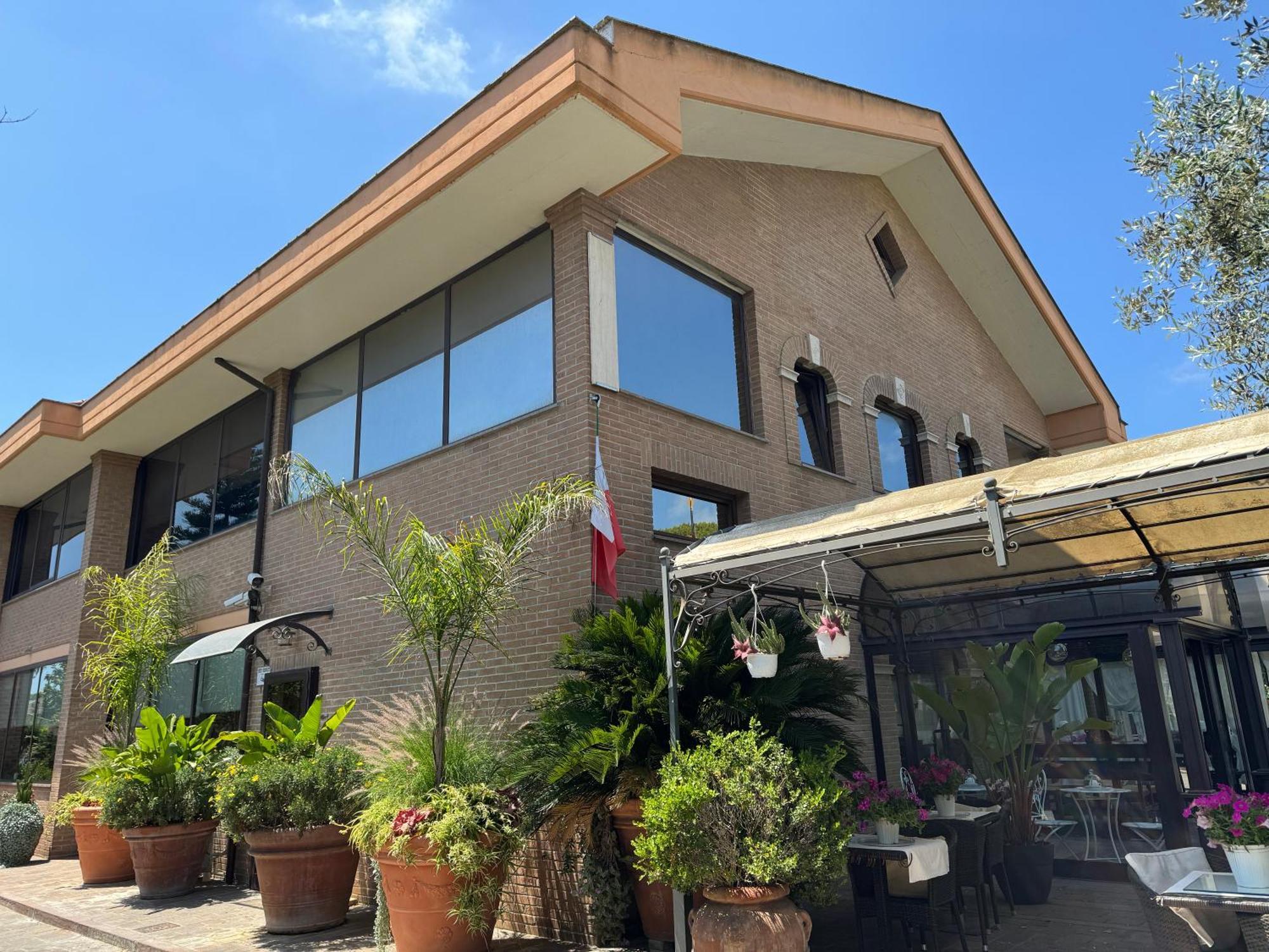 Euro House Inn Airport Фиумичино Екстериор снимка