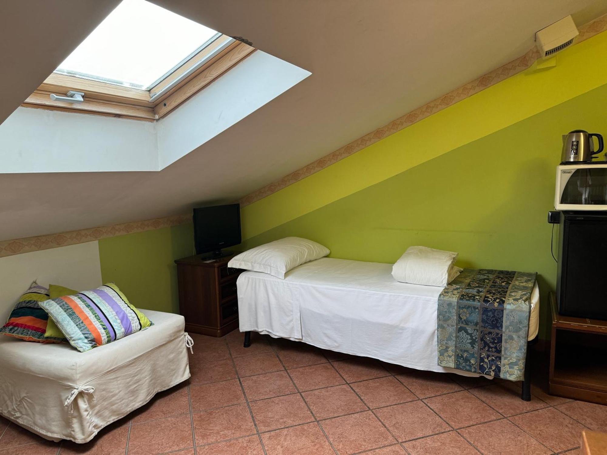 Euro House Inn Airport Фиумичино Екстериор снимка