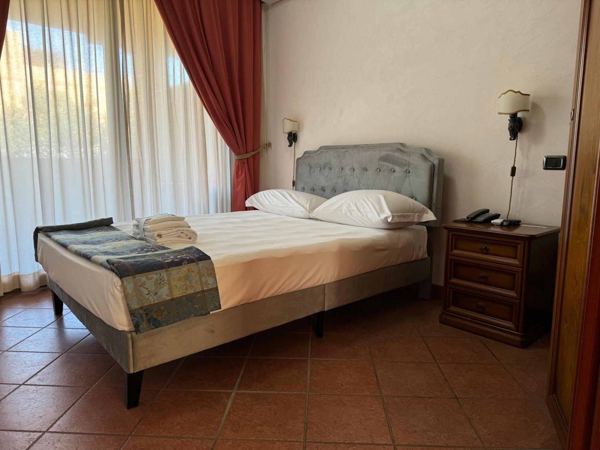 Euro House Inn Airport Фиумичино Екстериор снимка