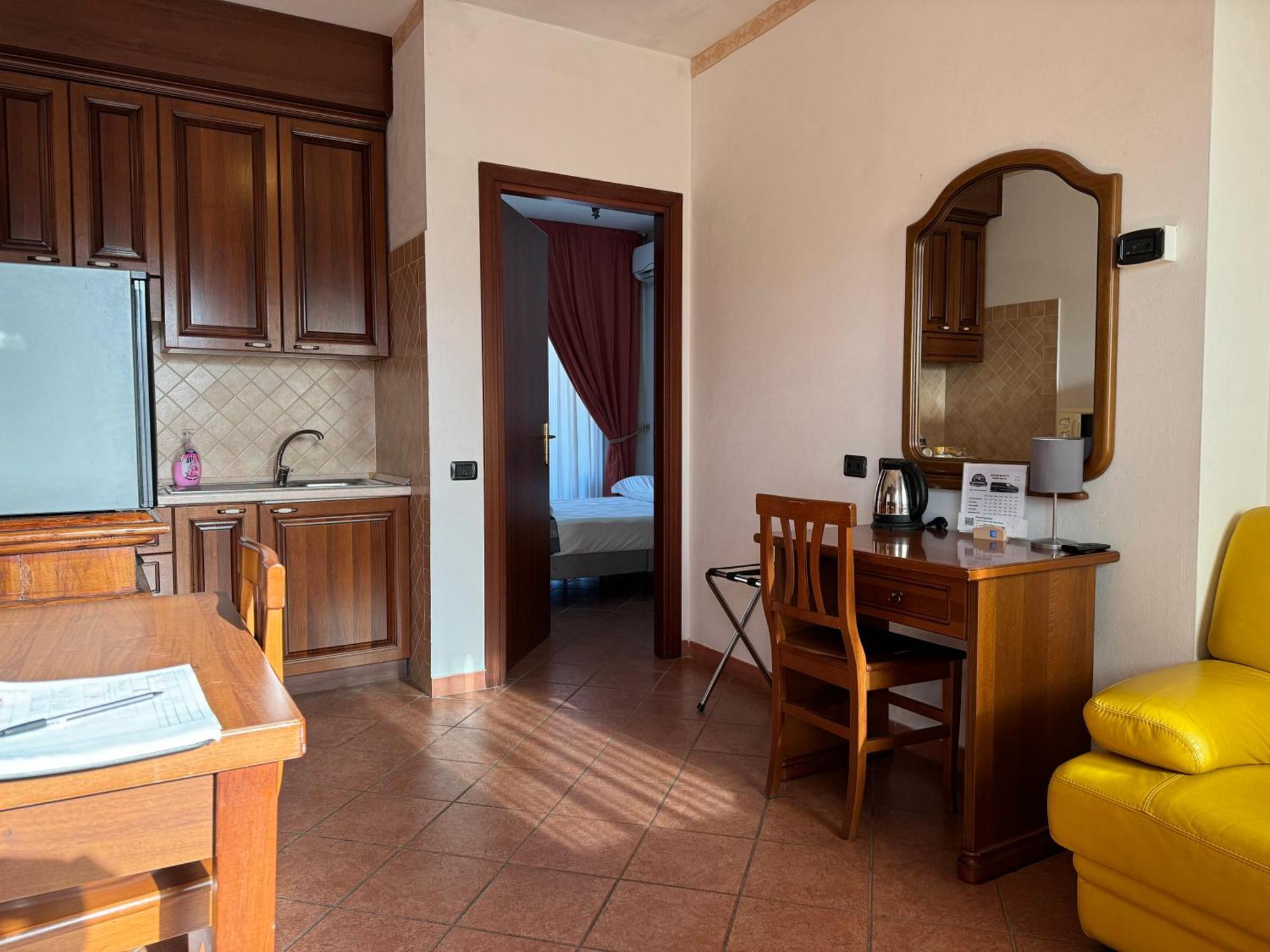 Euro House Inn Airport Фиумичино Екстериор снимка