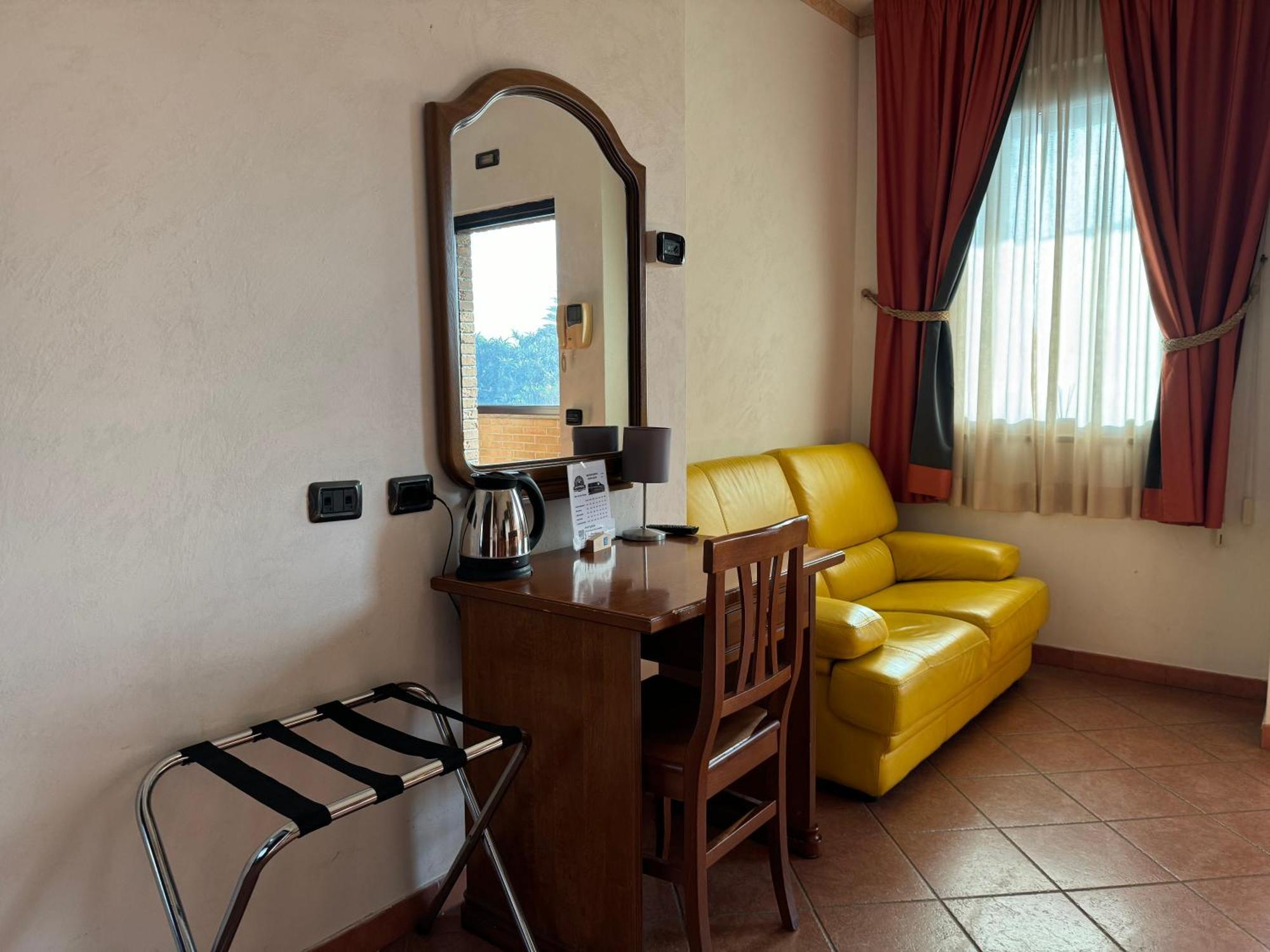 Euro House Inn Airport Фиумичино Екстериор снимка