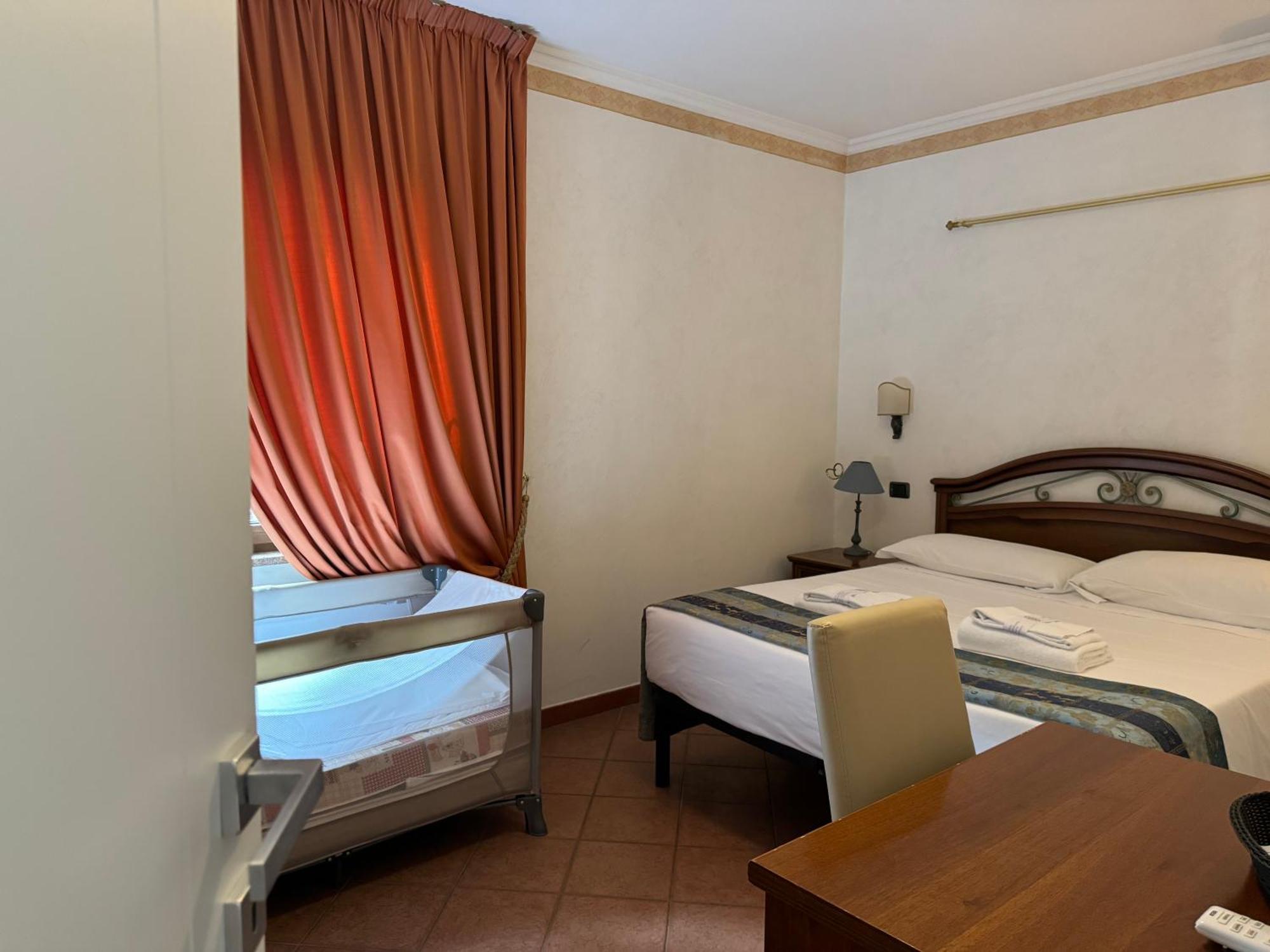 Euro House Inn Airport Фиумичино Екстериор снимка