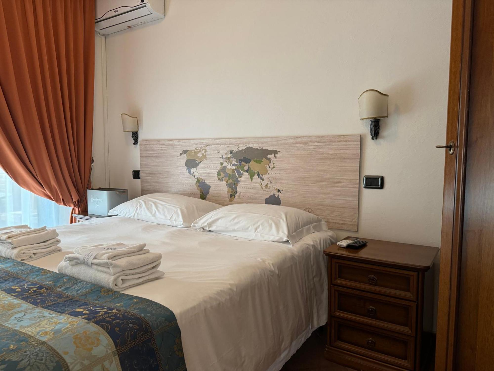Euro House Inn Airport Фиумичино Екстериор снимка