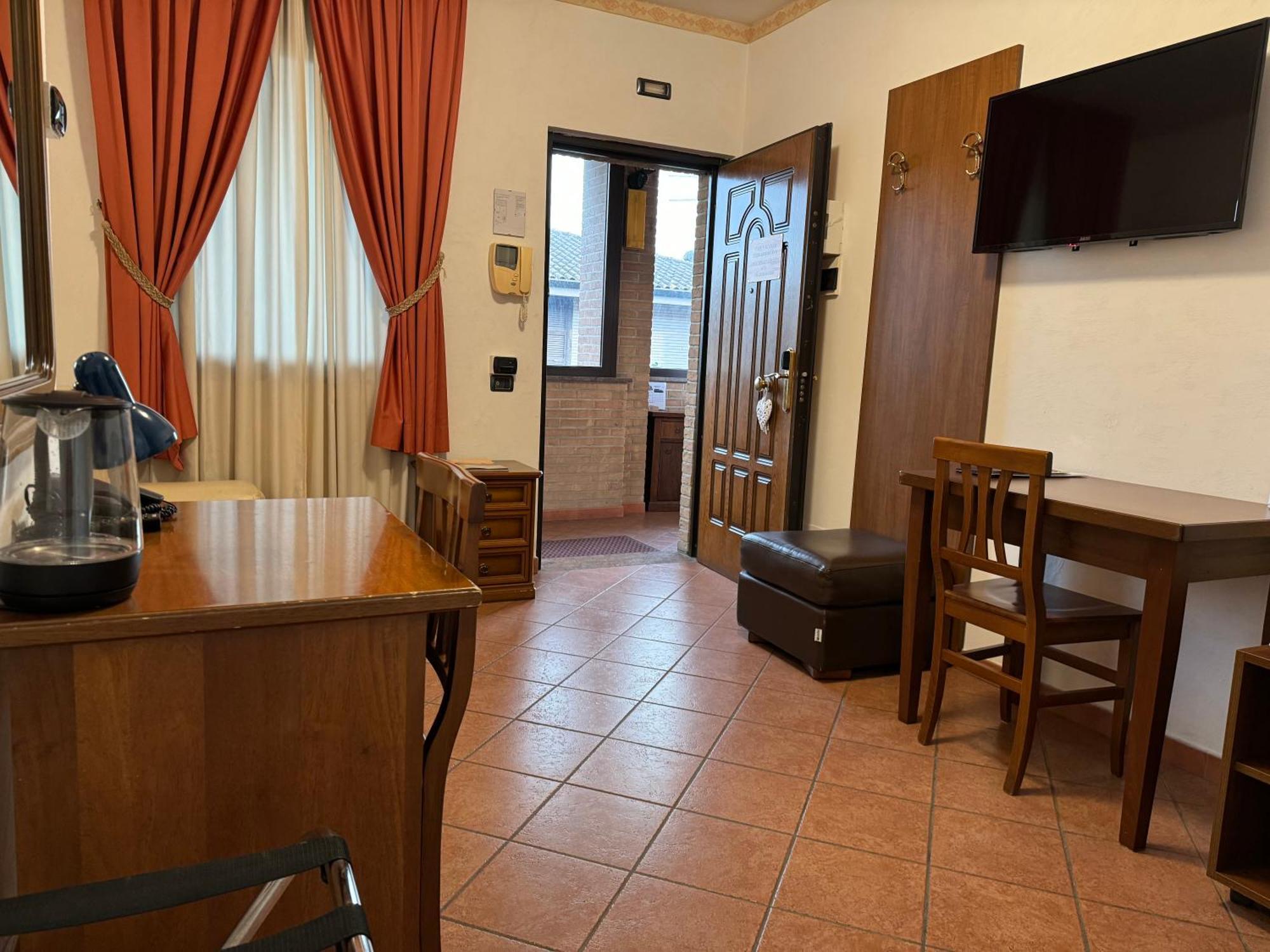 Euro House Inn Airport Фиумичино Екстериор снимка