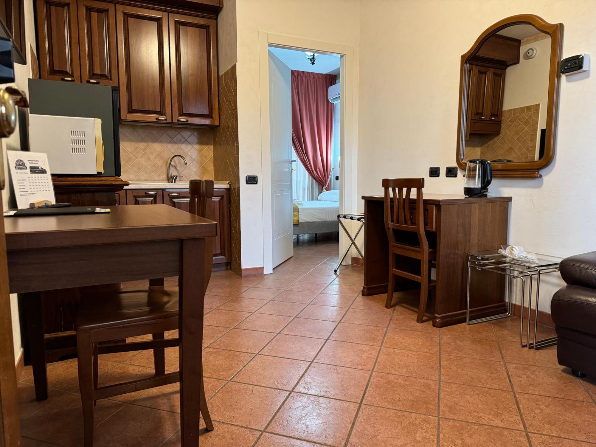 Euro House Inn Airport Фиумичино Екстериор снимка