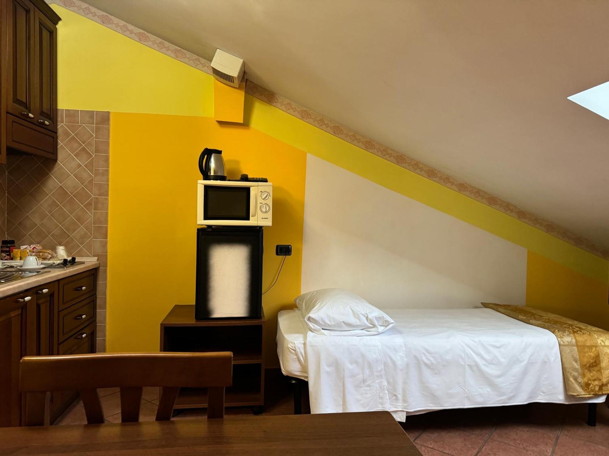 Euro House Inn Airport Фиумичино Екстериор снимка