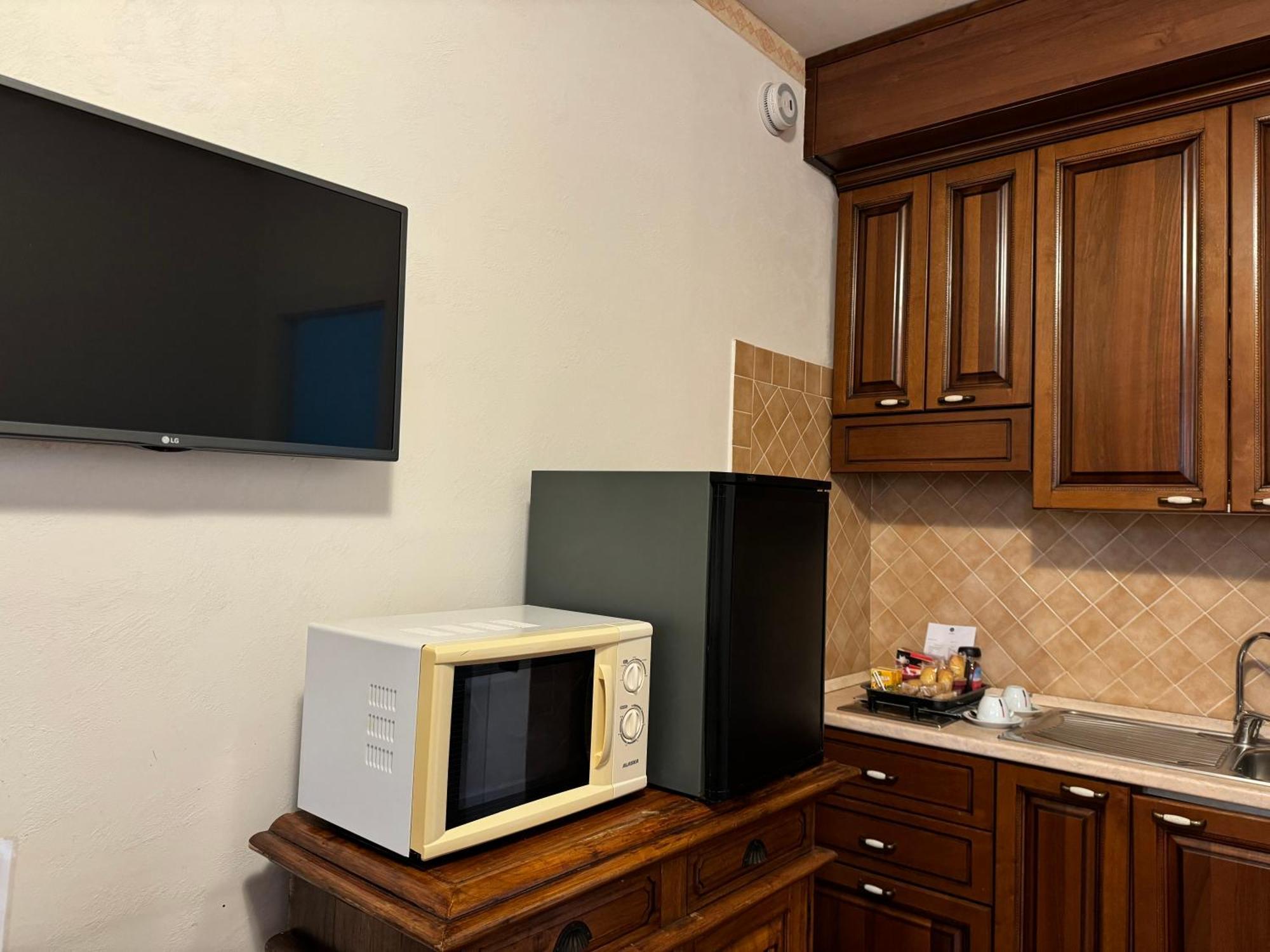 Euro House Inn Airport Фиумичино Екстериор снимка