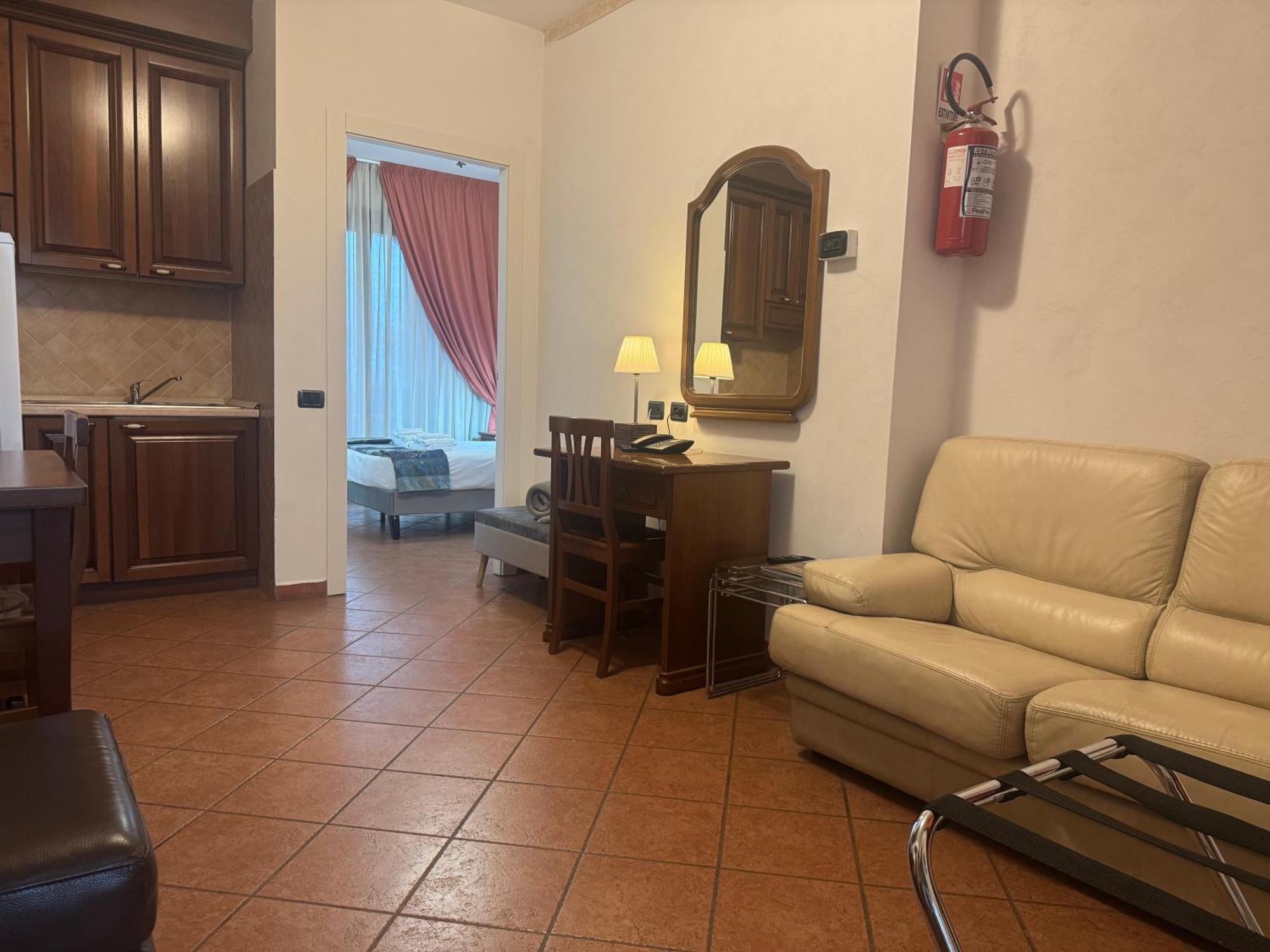 Euro House Inn Airport Фиумичино Екстериор снимка
