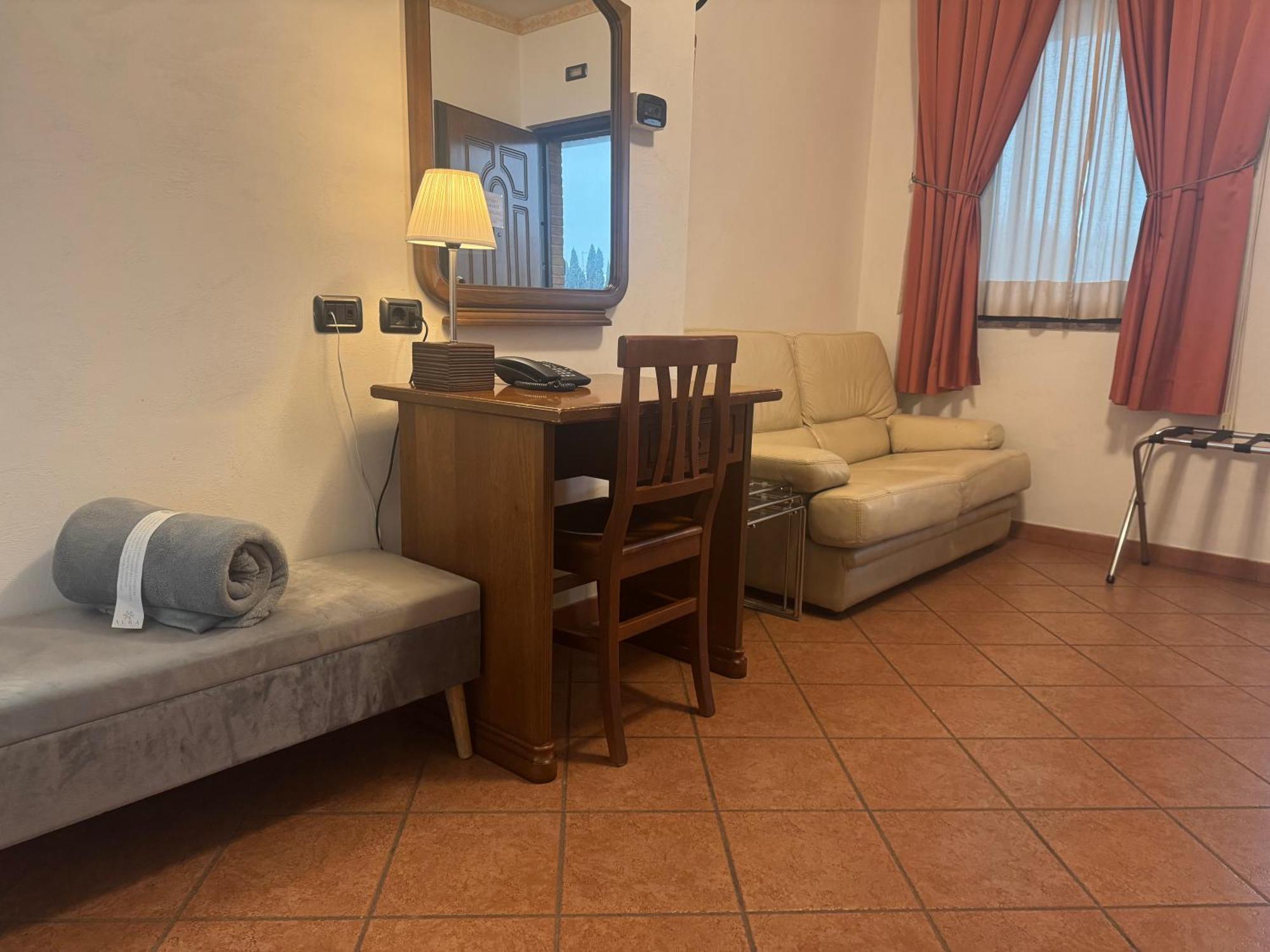 Euro House Inn Airport Фиумичино Екстериор снимка