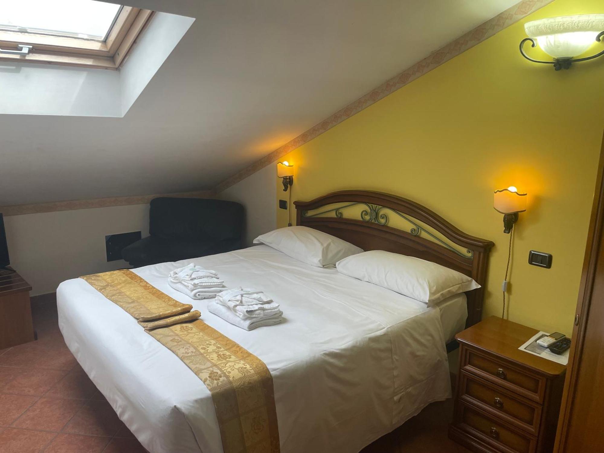 Euro House Inn Airport Фиумичино Екстериор снимка