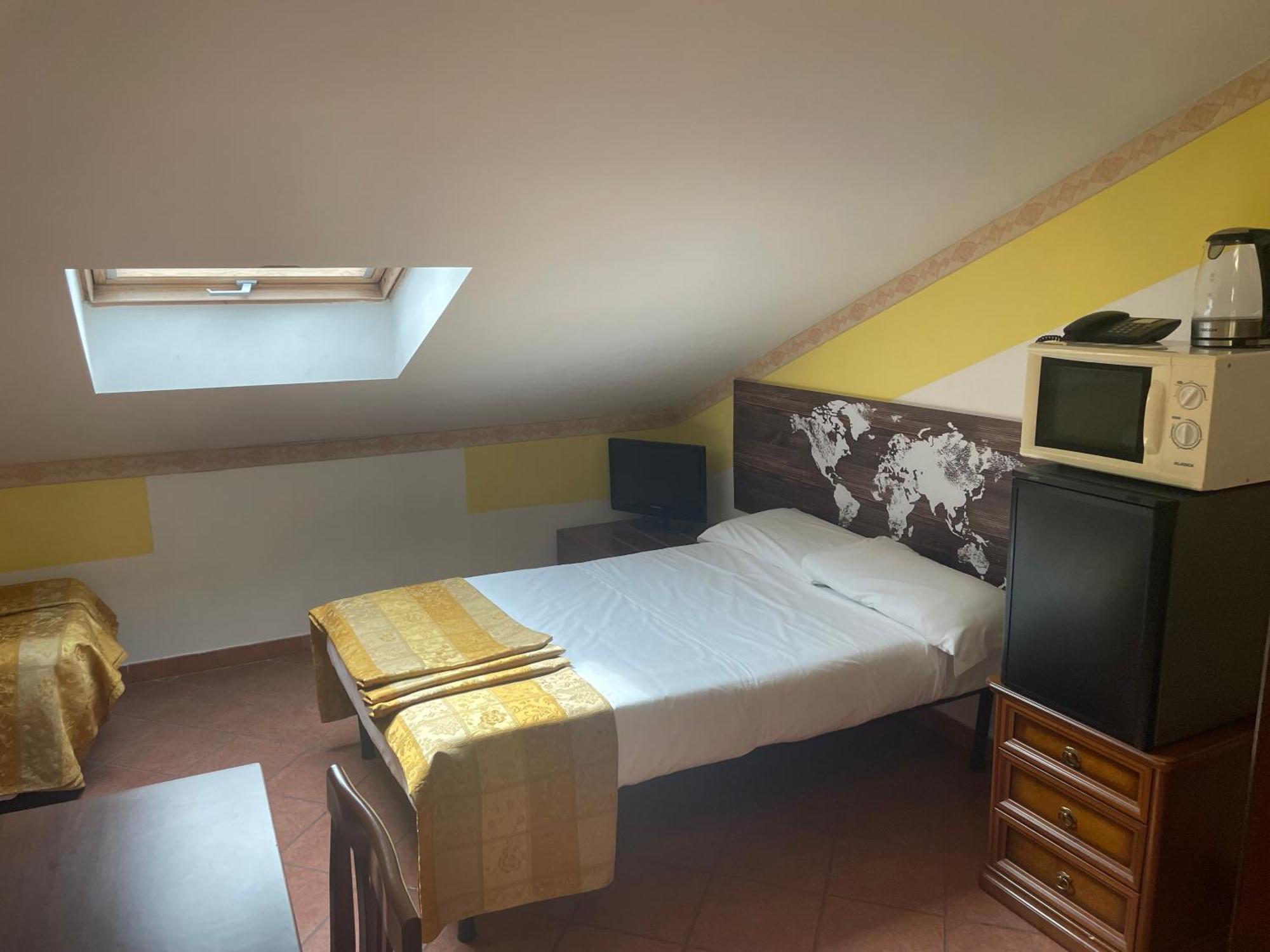 Euro House Inn Airport Фиумичино Екстериор снимка
