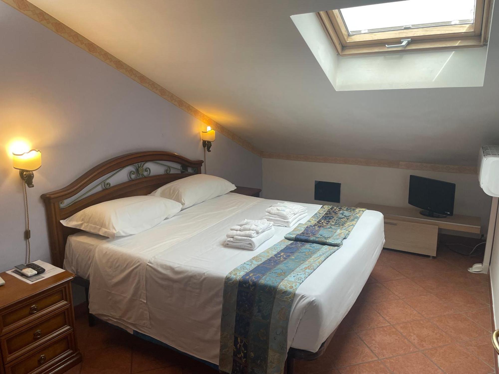 Euro House Inn Airport Фиумичино Екстериор снимка