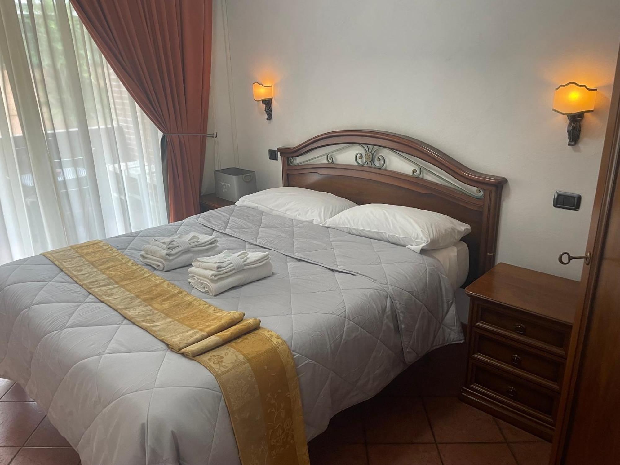 Euro House Inn Airport Фиумичино Екстериор снимка
