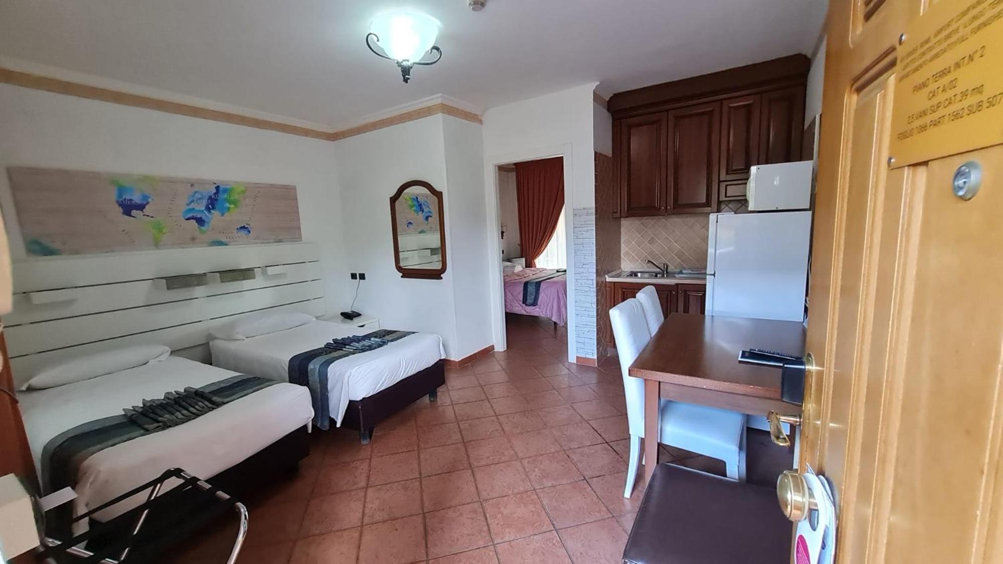 Euro House Inn Airport Фиумичино Екстериор снимка